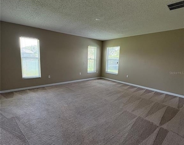 2932 Foraker Way - Photo Thumbnail 9
