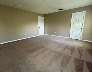 2932 Foraker Way - Photo Thumbnail 23