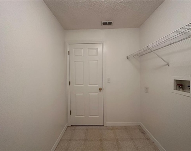 2932 Foraker Way - Photo Thumbnail 29