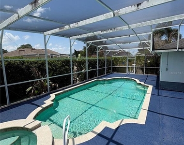 2932 Foraker Way - Photo Thumbnail 32