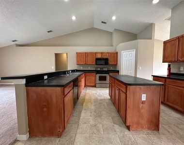 2932 Foraker Way - Photo Thumbnail 21