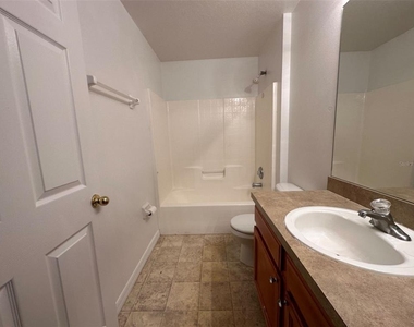 2932 Foraker Way - Photo Thumbnail 27