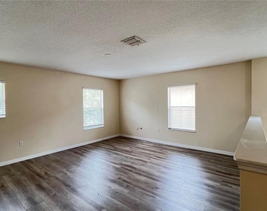 216 Verdi Street - Photo Thumbnail 25