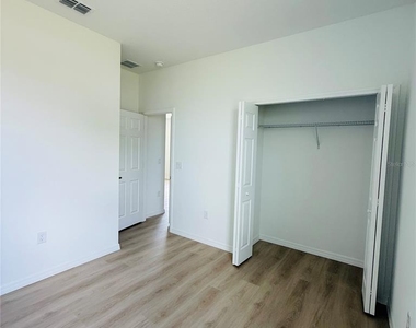 602 Desmoines Court - Photo Thumbnail 12