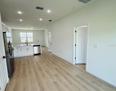 602 Desmoines Court - Photo Thumbnail 2