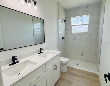 602 Desmoines Court - Photo Thumbnail 7