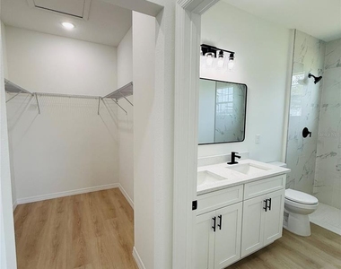 602 Desmoines Court - Photo Thumbnail 5