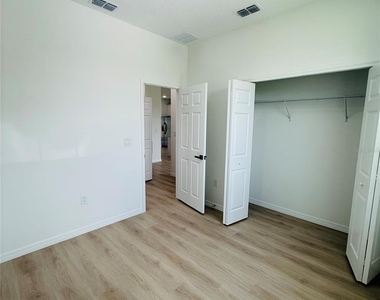 602 Desmoines Court - Photo Thumbnail 11
