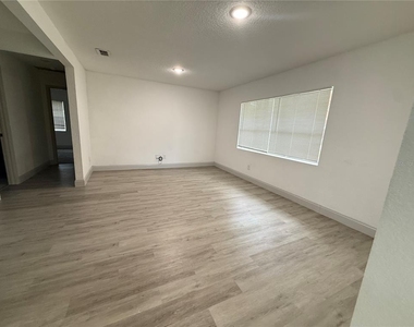 13 Volusia Drive - Photo Thumbnail 3