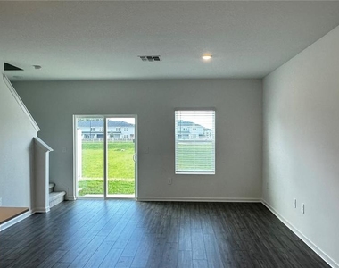 4967 Sw 83rd Place - Photo Thumbnail 2