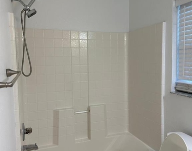 2149 N Normandy Boulevard - Photo Thumbnail 7
