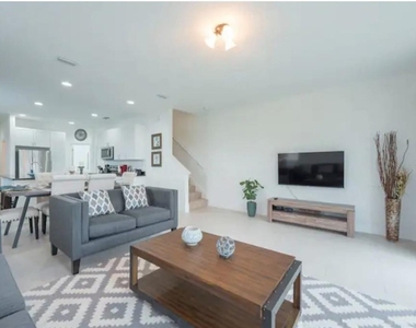470 Lake Shore Parkway - Photo Thumbnail 3
