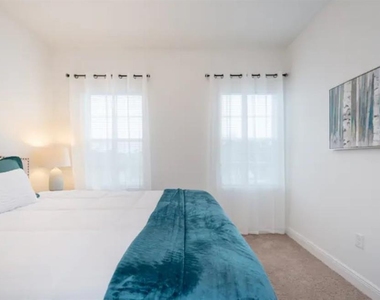 470 Lake Shore Parkway - Photo Thumbnail 22
