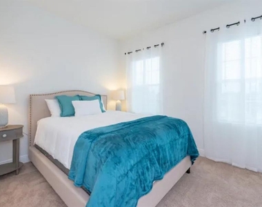 470 Lake Shore Parkway - Photo Thumbnail 20
