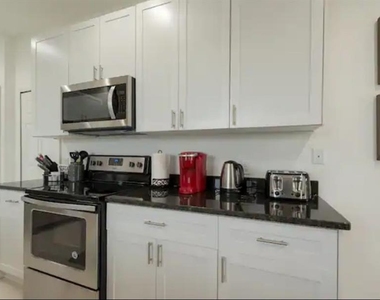 470 Lake Shore Parkway - Photo Thumbnail 11