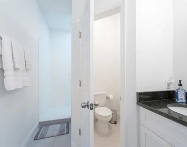 470 Lake Shore Parkway - Photo Thumbnail 27