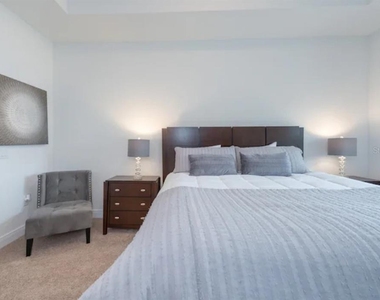470 Lake Shore Parkway - Photo Thumbnail 16