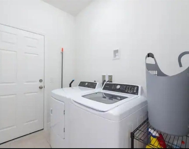 470 Lake Shore Parkway - Photo Thumbnail 30