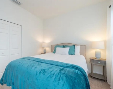 470 Lake Shore Parkway - Photo Thumbnail 21