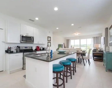 470 Lake Shore Parkway - Photo Thumbnail 7