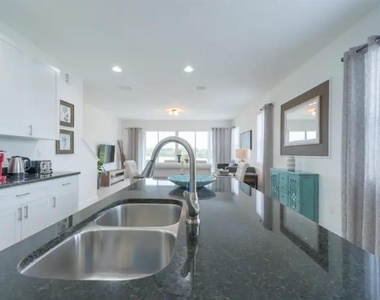 470 Lake Shore Parkway - Photo Thumbnail 10