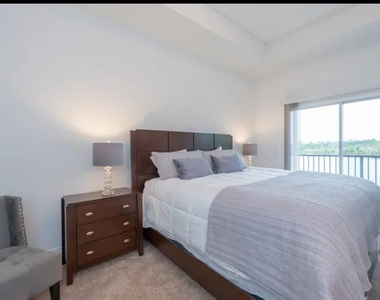 470 Lake Shore Parkway - Photo Thumbnail 15