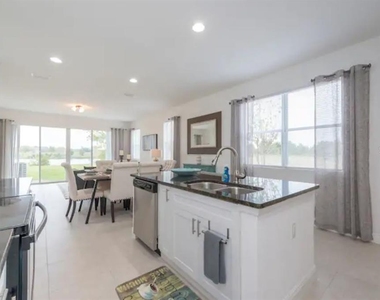 470 Lake Shore Parkway - Photo Thumbnail 8
