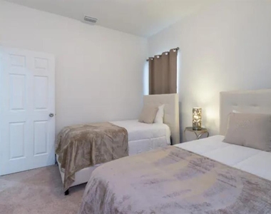 470 Lake Shore Parkway - Photo Thumbnail 26
