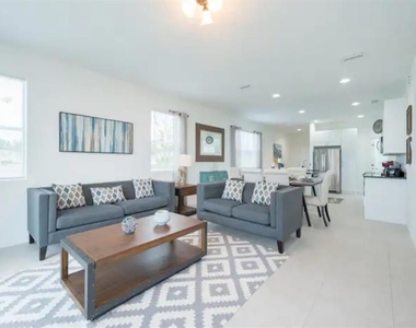 470 Lake Shore Parkway - Photo Thumbnail 2