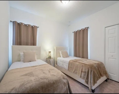 470 Lake Shore Parkway - Photo Thumbnail 25
