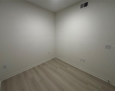 5563 Millenia Park Boulevard - Photo Thumbnail 7