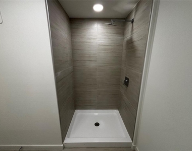 5563 Millenia Park Boulevard - Photo Thumbnail 30