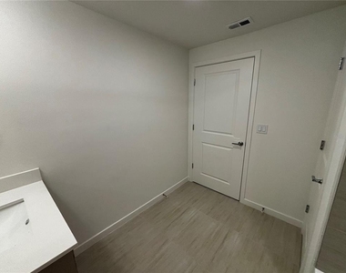 5563 Millenia Park Boulevard - Photo Thumbnail 18