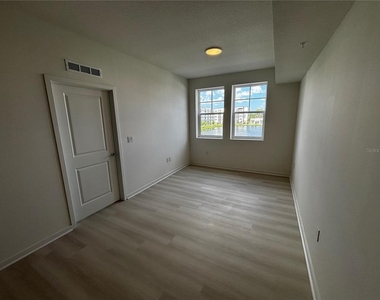 5563 Millenia Park Boulevard - Photo Thumbnail 12