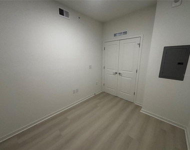 5563 Millenia Park Boulevard - Photo Thumbnail 8
