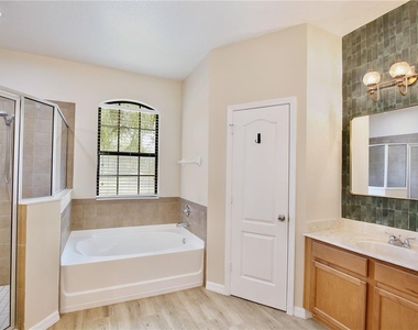 3908 Coastal Breeze Drive - Photo Thumbnail 13