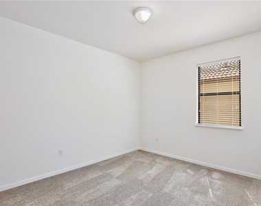 3908 Coastal Breeze Drive - Photo Thumbnail 16