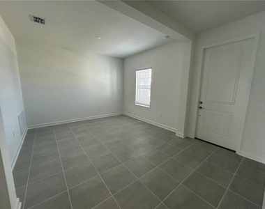 3008 Ella Way - Photo Thumbnail 4