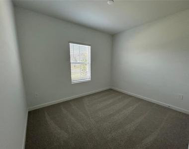 3008 Ella Way - Photo Thumbnail 20
