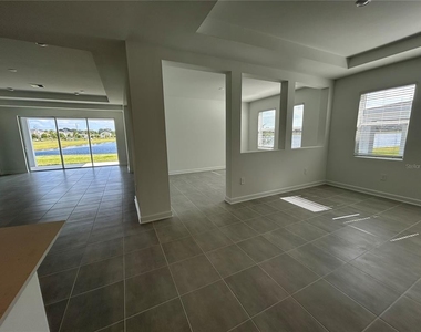 3008 Ella Way - Photo Thumbnail 10