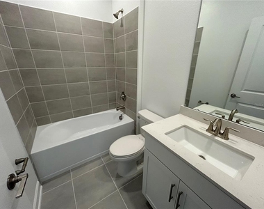 3008 Ella Way - Photo Thumbnail 19