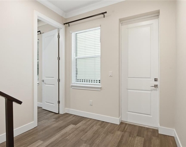 4910 W Mcelroy Avenue - Photo Thumbnail 12