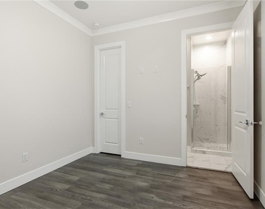 4910 W Mcelroy Avenue - Photo Thumbnail 15