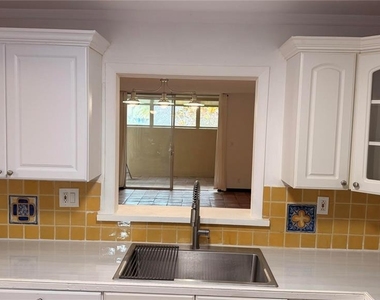 406 Nw 68th Avenue - Photo Thumbnail 2