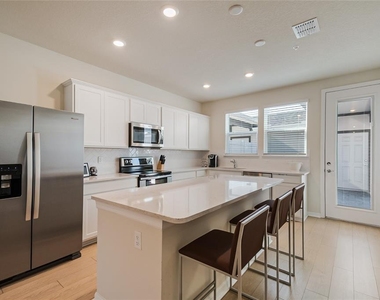 6938 Reverie Park Avenue - Photo Thumbnail 3