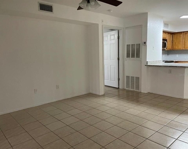 827 Camargo Way - Photo Thumbnail 3
