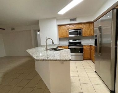 827 Camargo Way - Photo Thumbnail 6