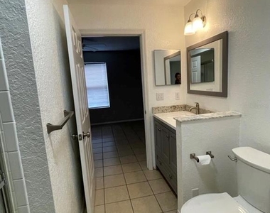 827 Camargo Way - Photo Thumbnail 13