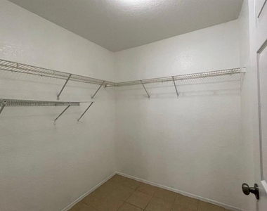 827 Camargo Way - Photo Thumbnail 19
