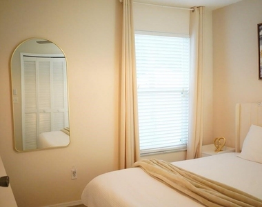 2592 Chatham Circle - Photo Thumbnail 10